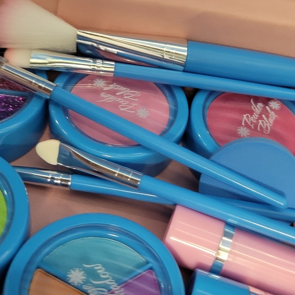 COPY - Kids makeup kit - Picture 4 of 11